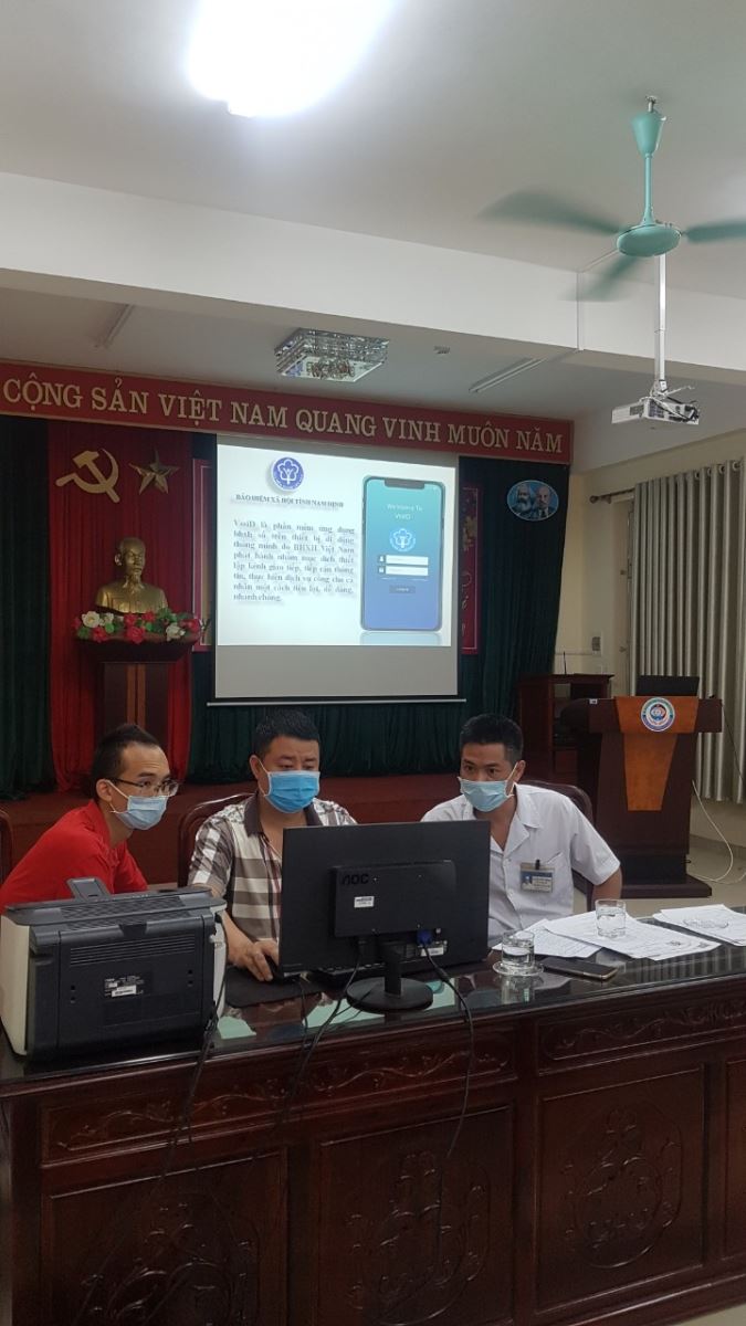 Triển khai cài đặt ứng dụng VSS-ID cho cán bộ, NVYT và NLĐ của đơn vị.
