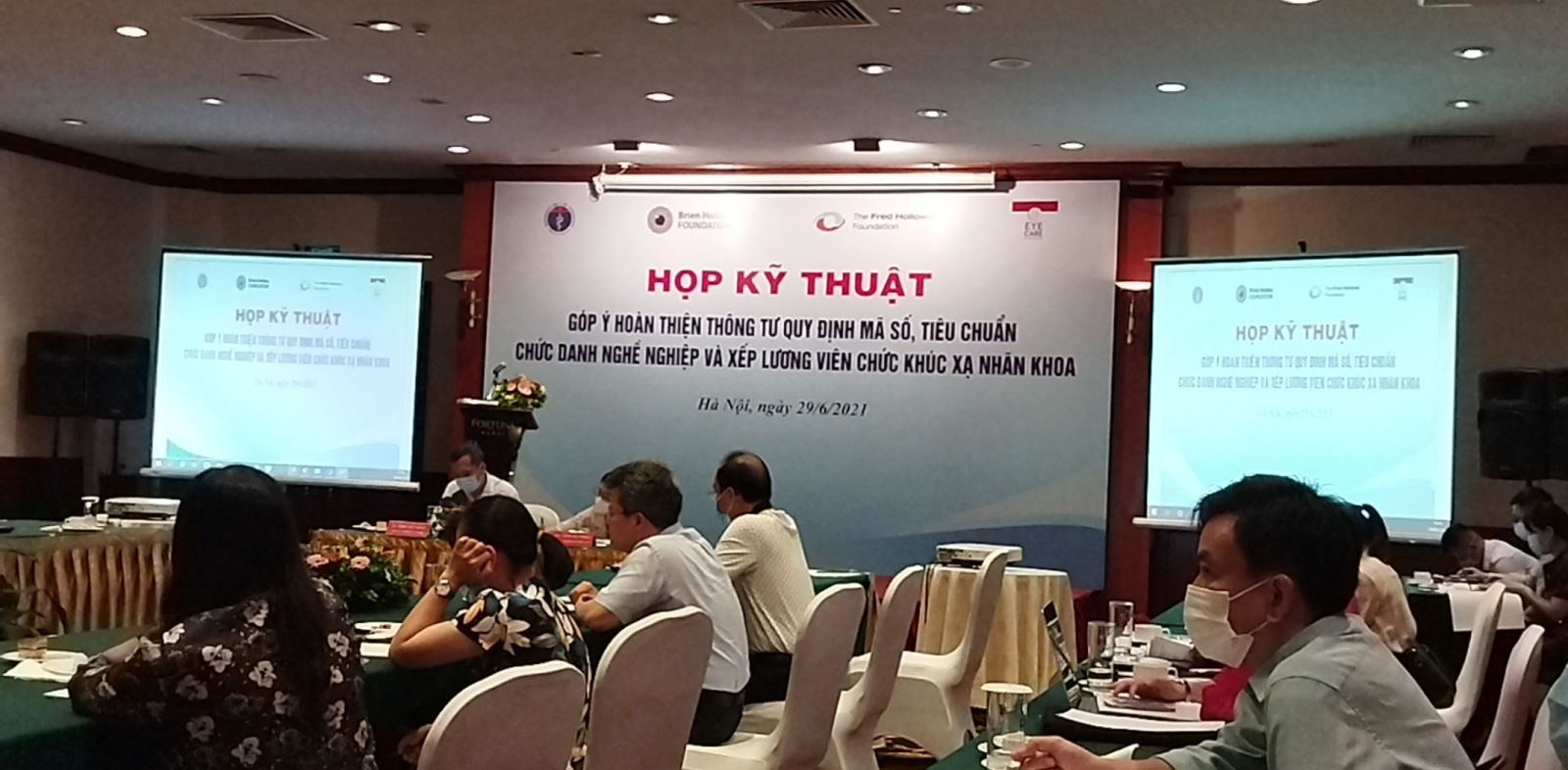 Bệnh viện Mắt tỉnh Nam Định tham dự cuộc họp kỹ thuật “Góp ý hoàn thiện Thông tư quy định mã số, tiêu chuẩn, chức danh nghề nghiệp và xếp lương viên chức Khúc xạ Nhãn khoa”