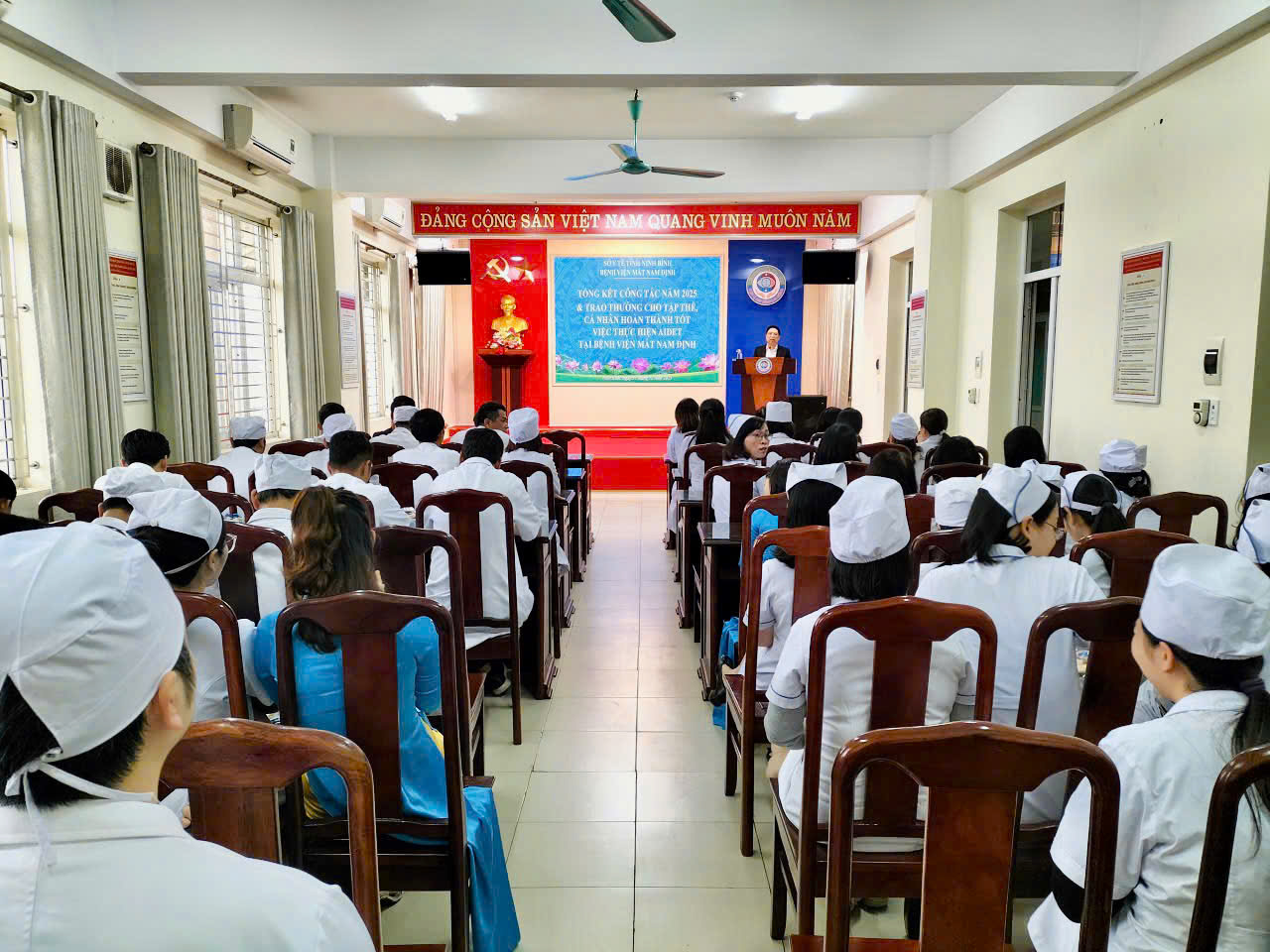 BỆNH VIỆN MẮT NAM ĐỊNH TỔ CHỨC TỔNG KẾT CÔNG TÁC NĂM 2025 VÀ TRAO THƯỞNG CHO TẬP THỂ, CÁ NHÂN HOÀN THÀNH TỐT VIỆC THỰC HIỆN AIDET TẠI BỆNH VIỆN