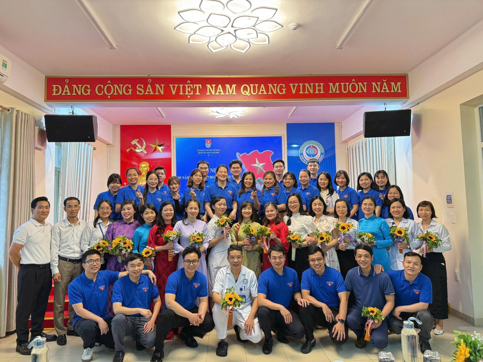 BỆNH VIỆN MẮT NAM ĐỊNH KỶ NIỆM 95 NĂM NGÀY THÀNH LẬP ĐOÀN THANH NIÊN VÀ ẤM ÁP LỄ TRƯỞNG THÀNH ĐOÀN