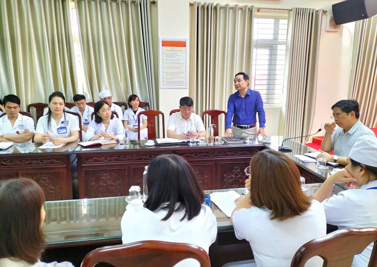 Bệnh viện Mắt Nam Định: Sinh hoạt Chi bộ chuyên đề quý II gắn với quyết tâm cải tiến chất lượng bệnh viện