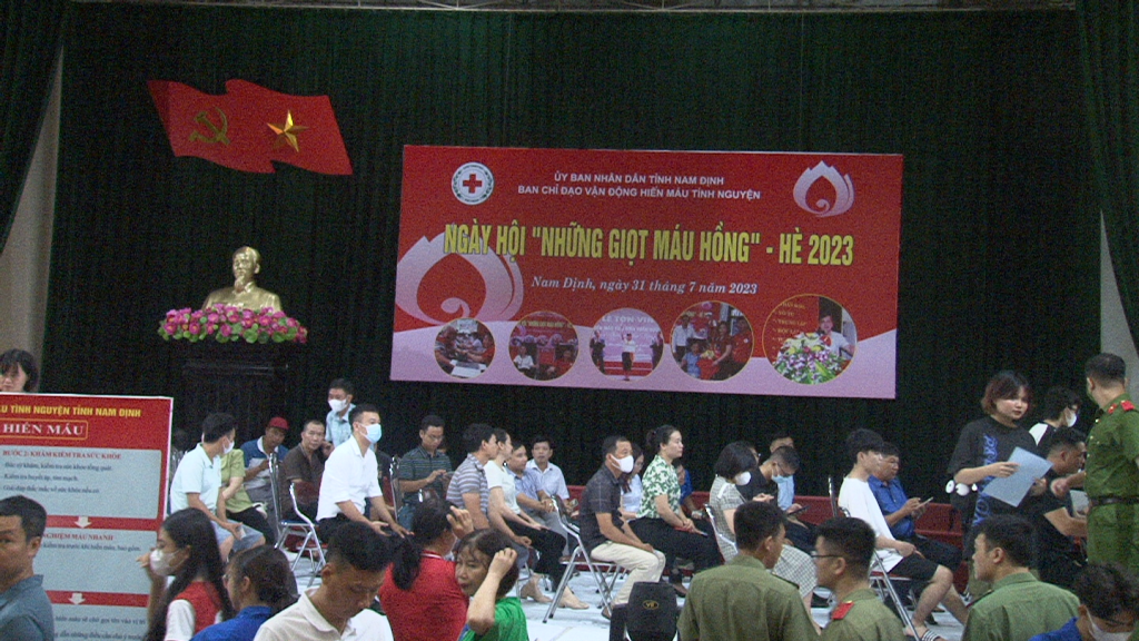 Cán bộ, nhân viên Bệnh viện Mắt tham gia hiến máu tình nguyện hưởng ứng Ngày hội Những giọt máu hồng – hè 2023