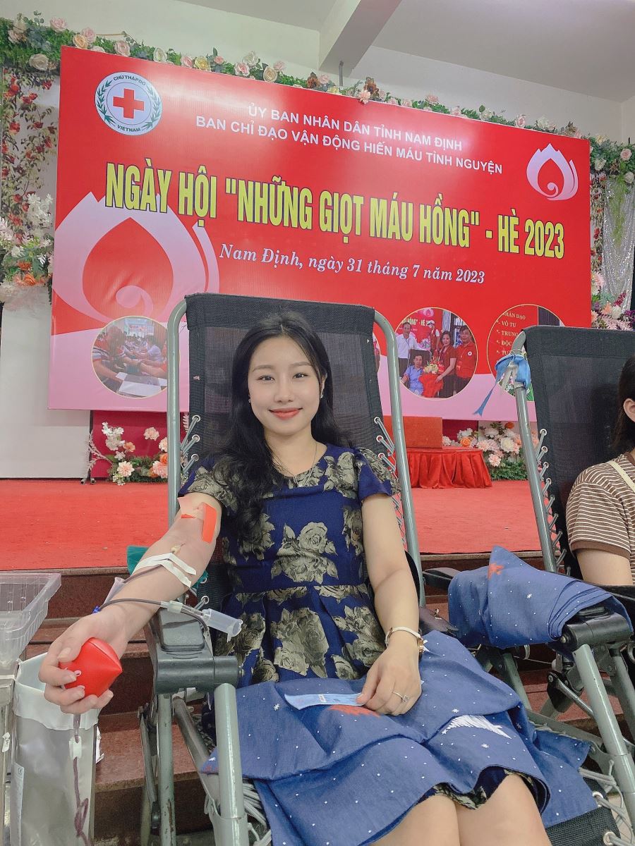 Cán bộ, nhân viên Bệnh viện Mắt tham gia hiến máu tình nguyện hưởng ứng Ngày hội Những giọt máu hồng – hè 2023