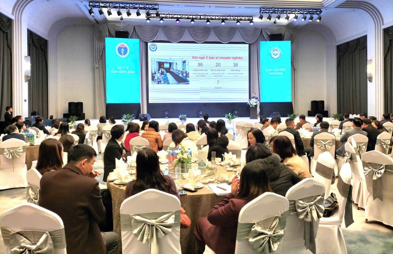BỆNH VIỆN MẮT NAM ĐỊNH TỔ CHỨC HỘI NGHỊ TỔNG KẾT CÔNG TÁC PHÒNG CHỐNG MÙ LÒA NĂM 2025