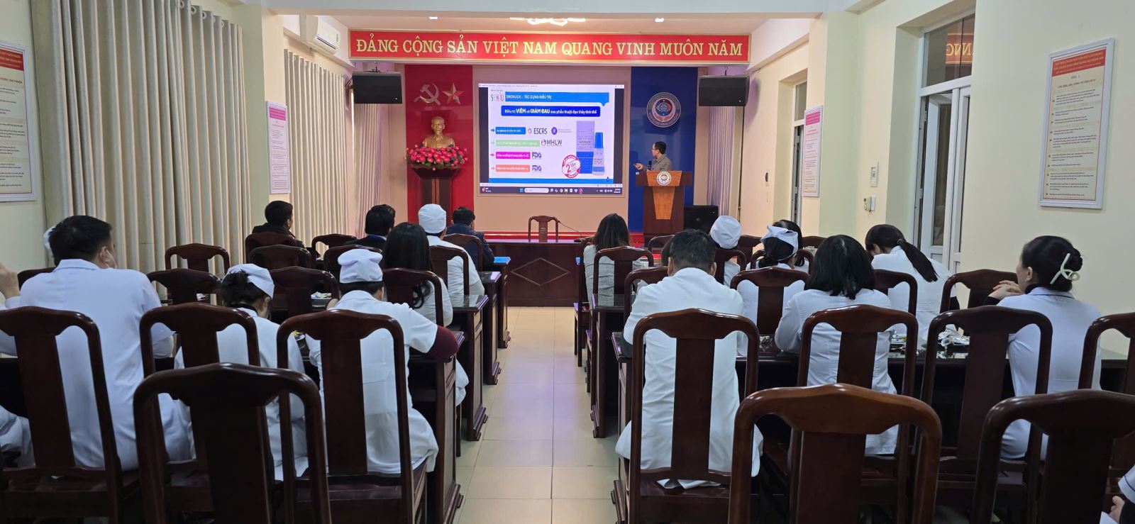 Bệnh viện Mắt Nam Định tổ chức hội thảo khoa học về dược với sự tham gia đồng hành của công ty Santen và Sanju (Nhật Bản)