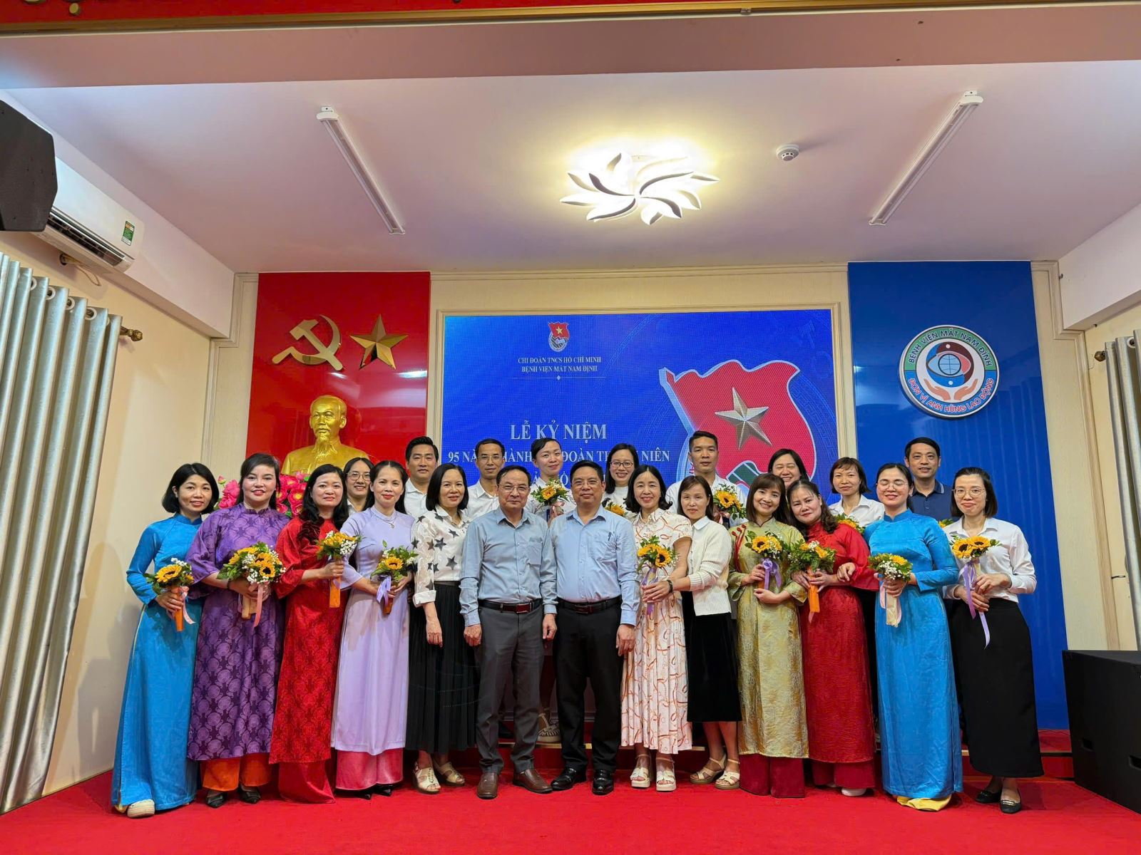 BỆNH VIỆN MẮT NAM ĐỊNH KỶ NIỆM 95 NĂM NGÀY THÀNH LẬP ĐOÀN THANH NIÊN VÀ ẤM ÁP LỄ TRƯỞNG THÀNH ĐOÀN