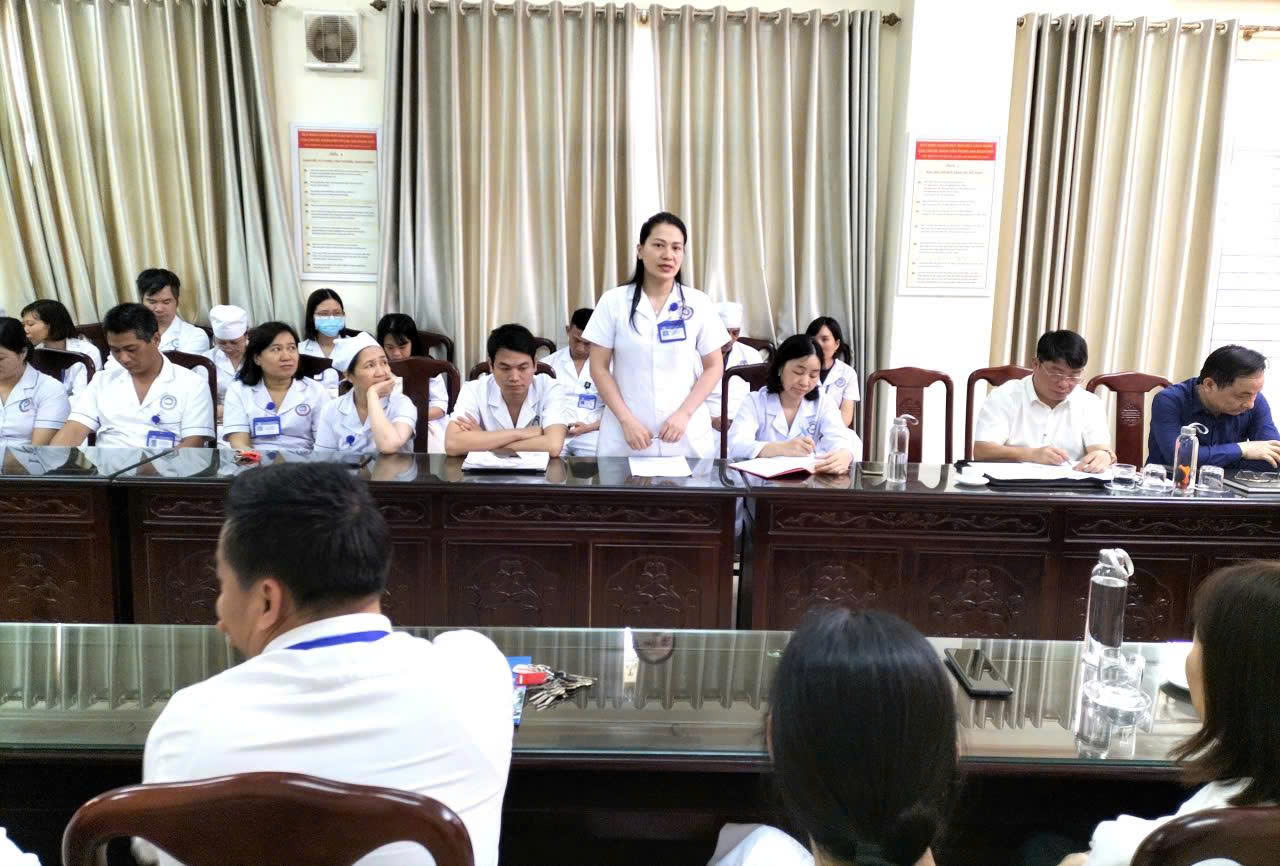 Bệnh viện Mắt Nam Định: Sinh hoạt Chi bộ chuyên đề quý II gắn với quyết tâm cải tiến chất lượng bệnh viện
