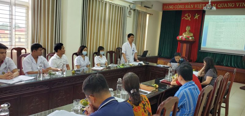 Lãnh đạo và cán bộ Bệnh viện Mắt tỉnh Nam Định làm việc với Đoàn kiểm tra, đánh giá mức chất lượng phòng xét nghiệm y học của Sở Y tế tỉnh Nam Định ngày 21/9/2022