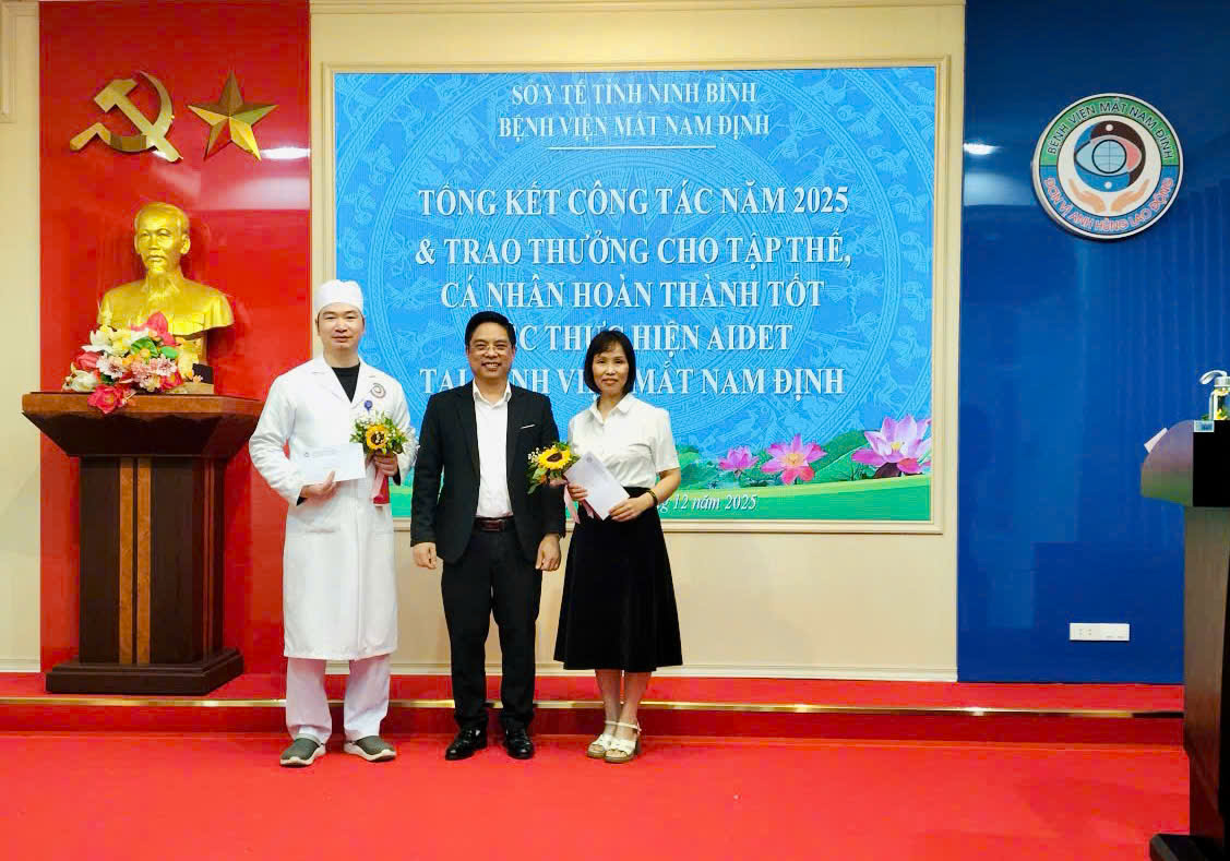 BỆNH VIỆN MẮT NAM ĐỊNH TỔ CHỨC TỔNG KẾT CÔNG TÁC NĂM 2025 VÀ TRAO THƯỞNG CHO TẬP THỂ, CÁ NHÂN HOÀN THÀNH TỐT VIỆC THỰC HIỆN AIDET TẠI BỆNH VIỆN