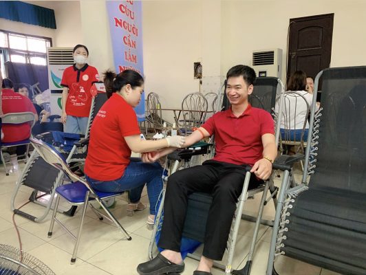 Cán bộ, nhân viên Bệnh viện Mắt tham gia hiến máu tình nguyện hưởng ứng Ngày hội Những giọt máu hồng – hè 2023