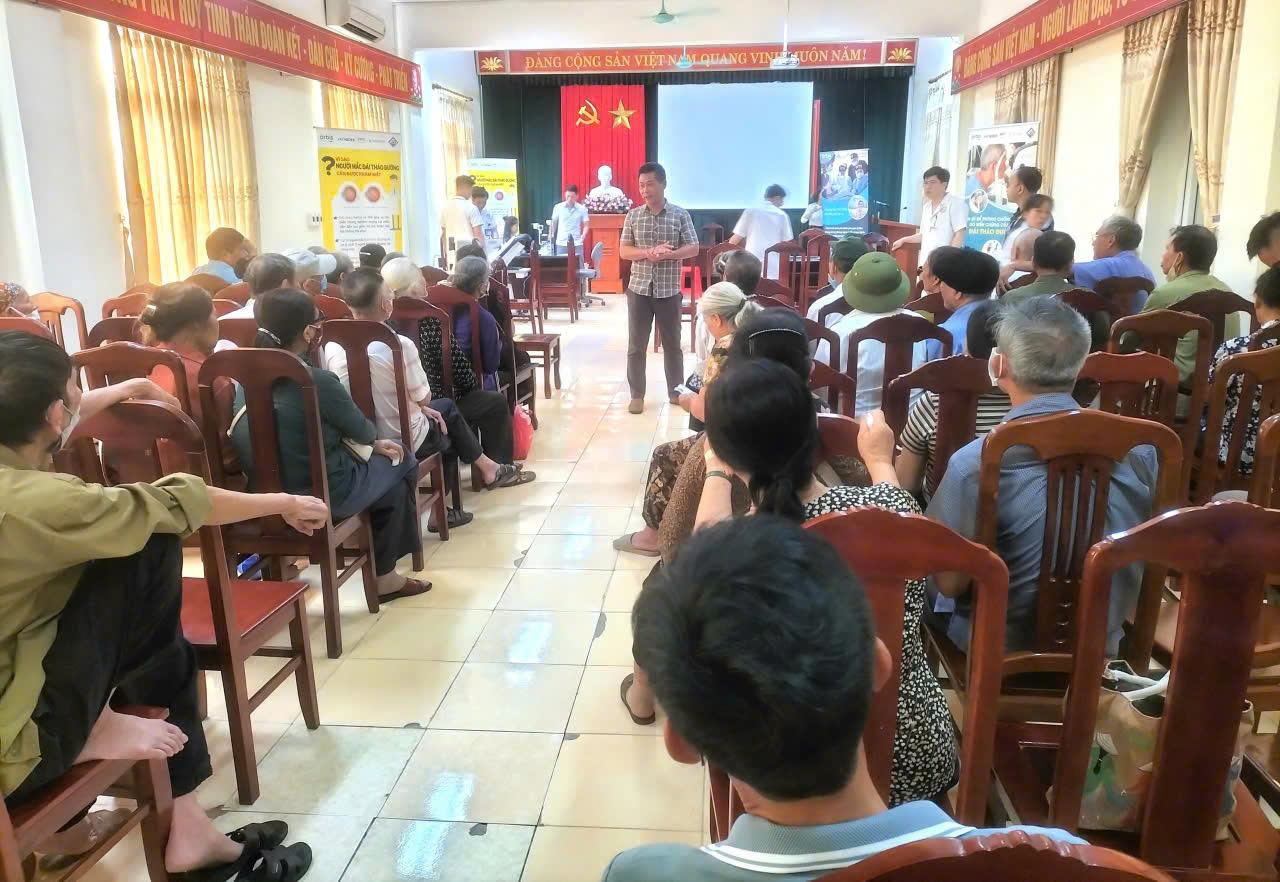 BỆNH VIỆN MẮT NAM ĐỊNH PHỐI HỢP TỔ CHỨC KHÁM SÀNG LỌC CÁC BỆNH VÕNG MẠC DO BIẾN CHỨNG CỦA BỆNH TIỀU ĐƯỜNG VÀ TĂNG HUYẾT ÁP TẠI BỆNH VIỆN ĐA KHOA XUÂN TRƯỜNG