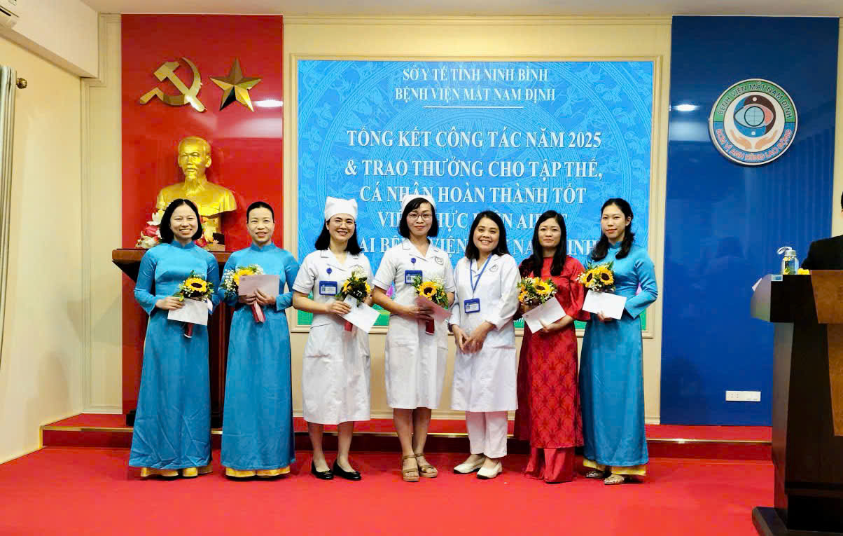 BỆNH VIỆN MẮT NAM ĐỊNH TỔ CHỨC TỔNG KẾT CÔNG TÁC NĂM 2025 VÀ TRAO THƯỞNG CHO TẬP THỂ, CÁ NHÂN HOÀN THÀNH TỐT VIỆC THỰC HIỆN AIDET TẠI BỆNH VIỆN