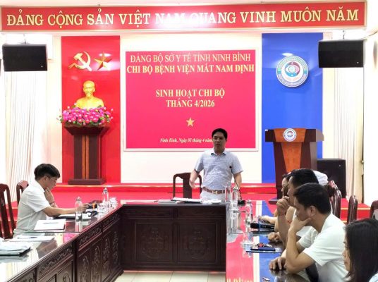 Bệnh viện Mắt Nam Định: Sinh hoạt Chi bộ chuyên đề quý II gắn với quyết tâm cải tiến chất lượng bệnh viện
