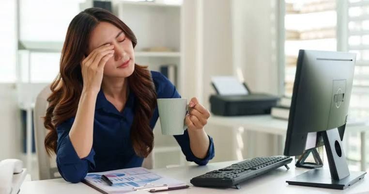 CHĂM SÓC, BẢO VỆ ĐÔI MẮT CHO NGƯỜI THƯỜNG XUYÊN LÀM VIỆC BẰNG MÁY TÍNH