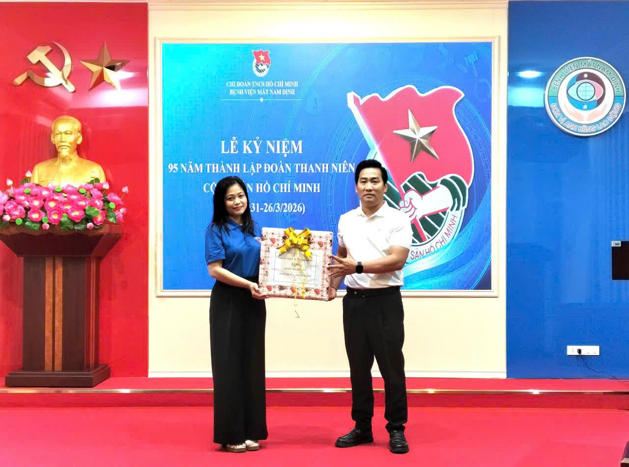 BỆNH VIỆN MẮT NAM ĐỊNH KỶ NIỆM 95 NĂM NGÀY THÀNH LẬP ĐOÀN THANH NIÊN VÀ ẤM ÁP LỄ TRƯỞNG THÀNH ĐOÀN