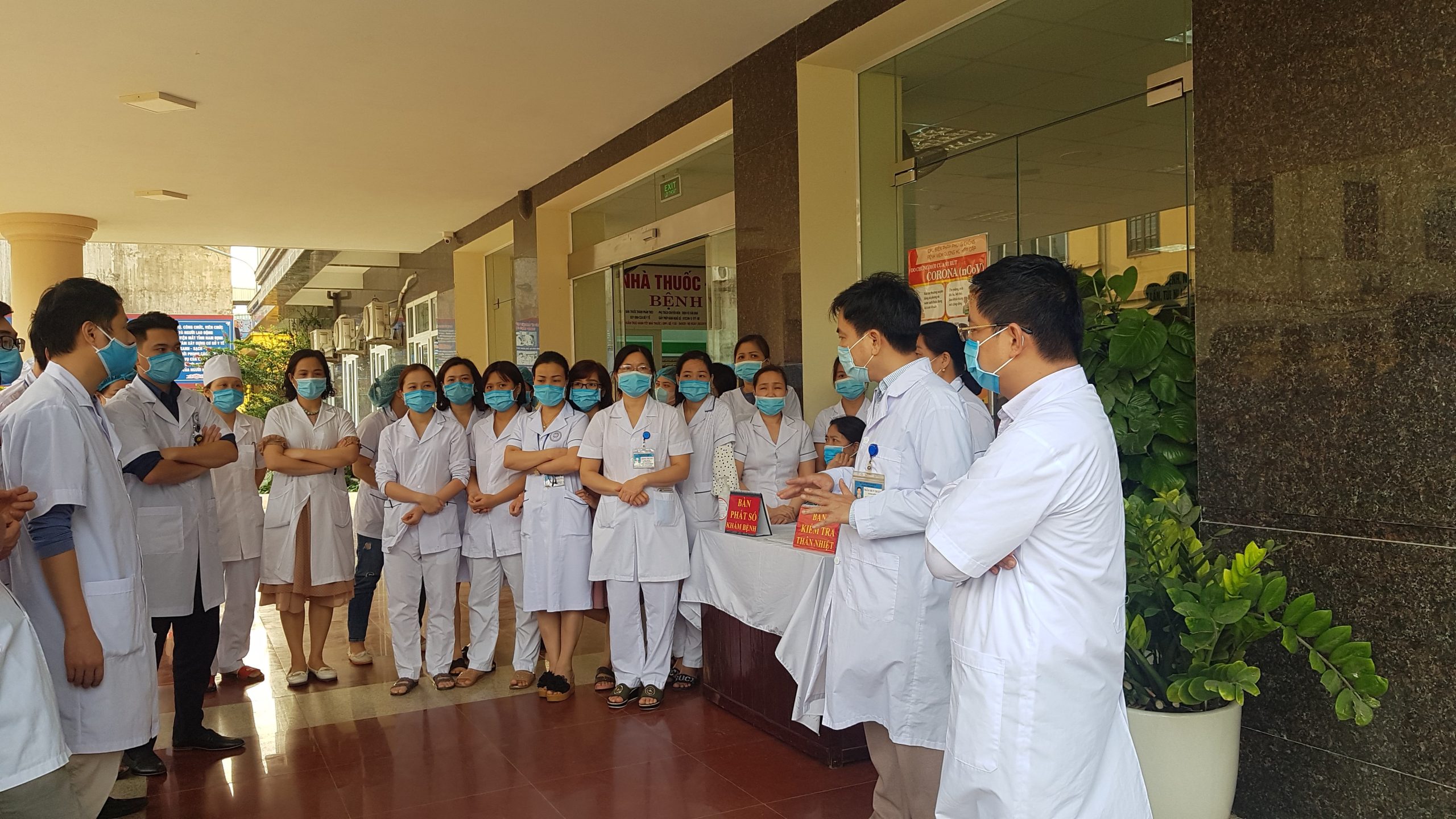 Ban Giám đốc Bệnh viện Mắt tỉnh Nam Định triển khai công tác phòng chống dịch Covid tại đơn vị