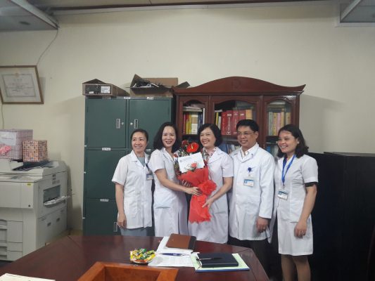 Bệnh viện Mắt Nam Định chia tay cán bộ về hưu