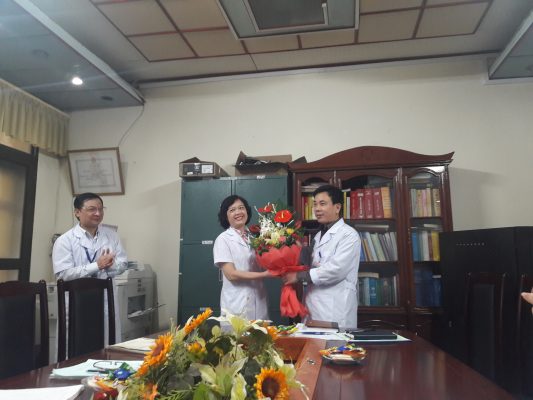 Bệnh viện Mắt Nam Định chia tay cán bộ về hưu