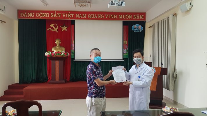 Bệnh viện Mắt Nam Định chia tay cán bộ về hưu