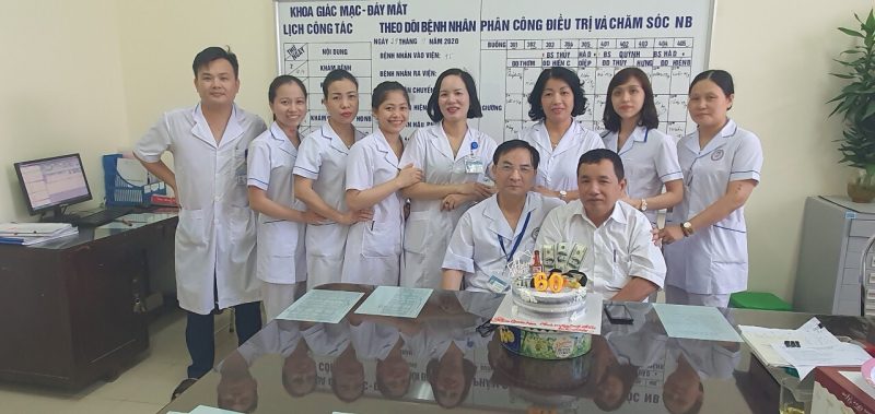 Bệnh viện Mắt Nam Định chia tay cán bộ về hưu