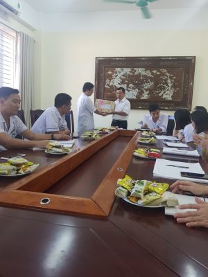 Bệnh viện Mắt Nam Định chia tay cán bộ về hưu