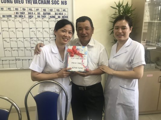 Bệnh viện Mắt Nam Định chia tay cán bộ về hưu