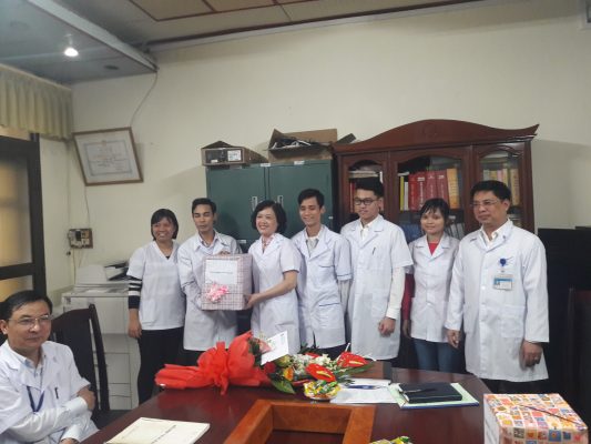 Bệnh viện Mắt Nam Định chia tay cán bộ về hưu