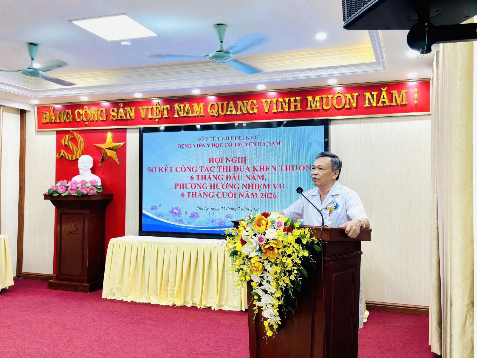 Bệnh viện Mắt Nam Định tham dự Hội nghị sơ kết công tác thi đua, khen thưởng 6 tháng đầu năm và triển khai nhiệm vụ 6 tháng cuối năm 2026 của Khối Thi đua số 4 – Sở Y tế Ninh Bình