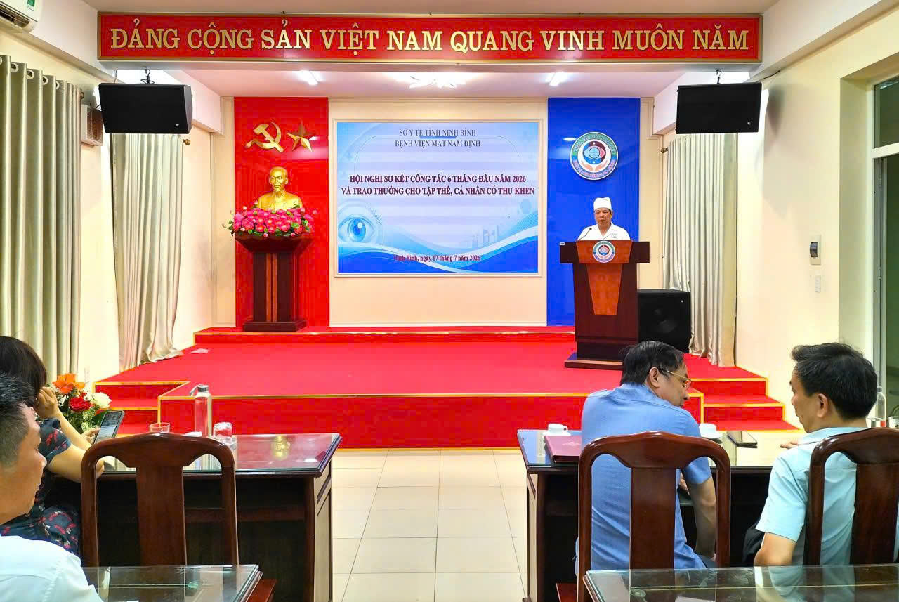 Bệnh viện Mắt Nam Định tổ chức hội nghị sơ kết công tác 6 tháng đầu năm 2026 và trao thưởng cho tập thể, cá nhân có thư khen