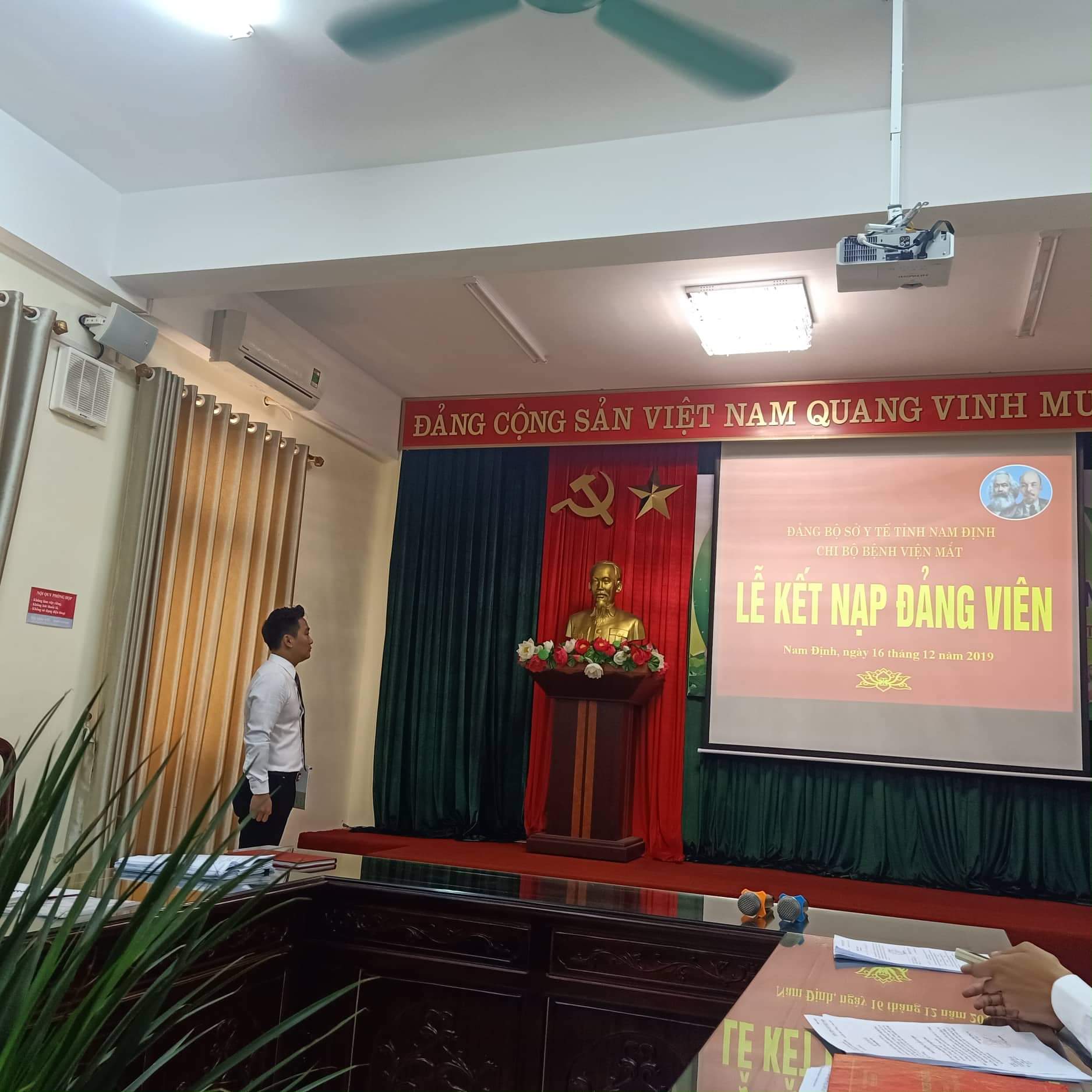 Lễ kết nạp Đảng viên Chi bộ Bệnh viện Mắt Nam Định