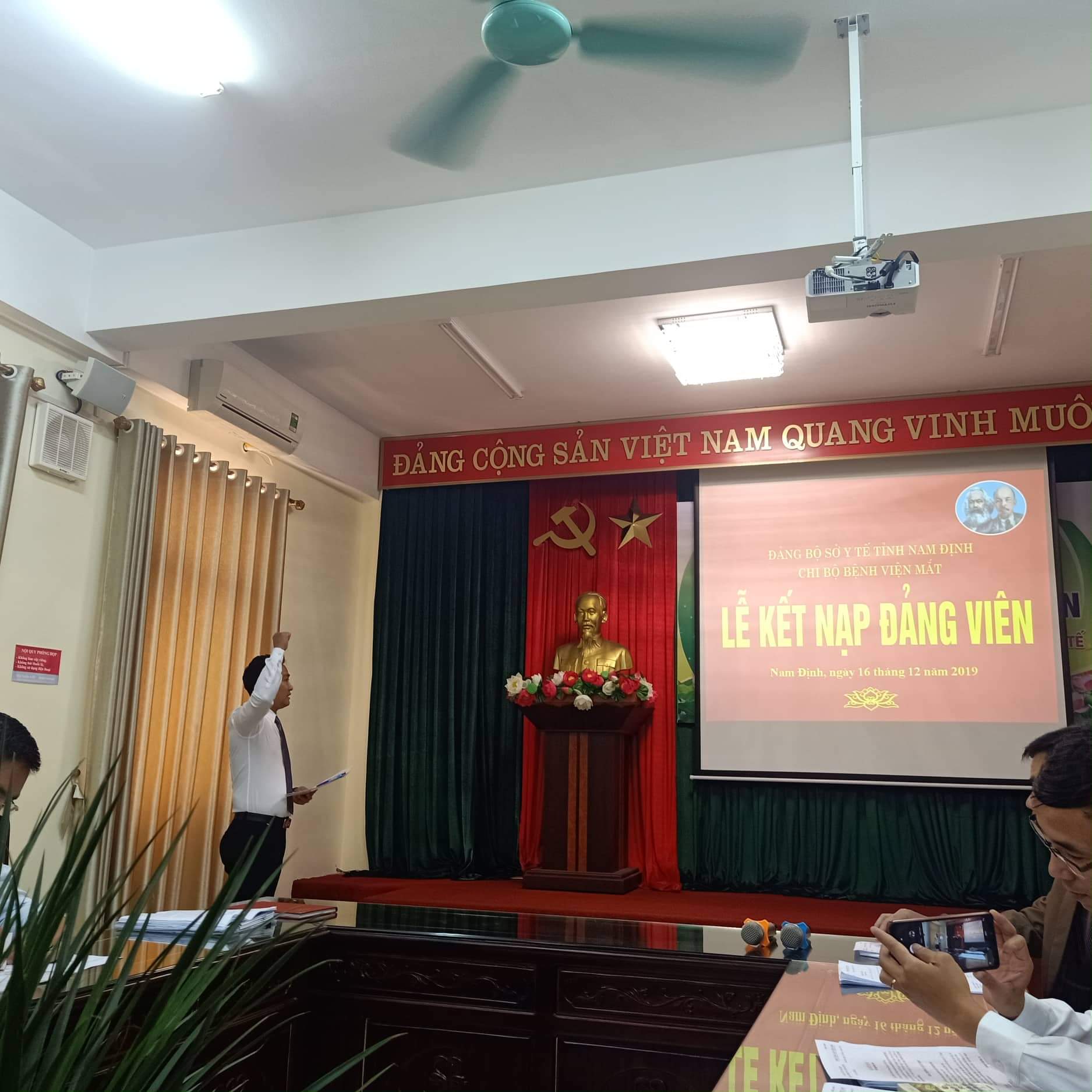 Lễ kết nạp Đảng viên Chi bộ Bệnh viện Mắt Nam Định