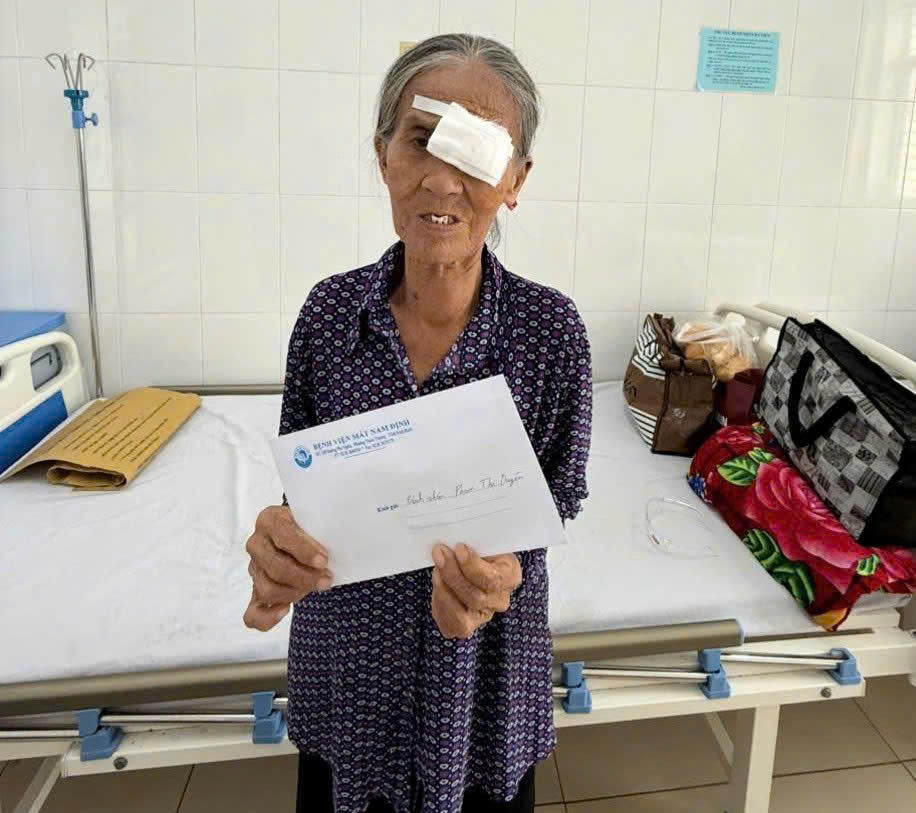 TÌM LẠI ÁNH SÁNG CHO CỤ BÀ 79 TUỔI CÓ HOÀN CẢNH ĐẶC BIỆT KHÓ KHĂN