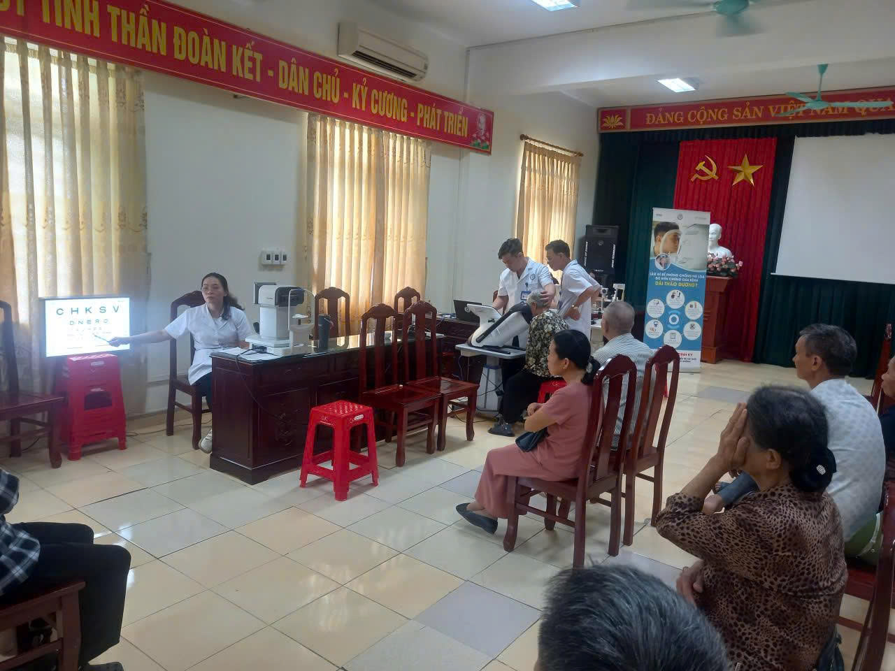 BỆNH VIỆN MẮT NAM ĐỊNH TỔ CHỨC KHÁM SÀNG LỌC BỆNH VÕNG MẠC ĐÁI THÁO ĐƯỜNG VÀ TƯ VẤN SỨC KHỎE MẮT TẠI BỆNH VIỆN ĐA KHOA XUÂN TRƯỜNG