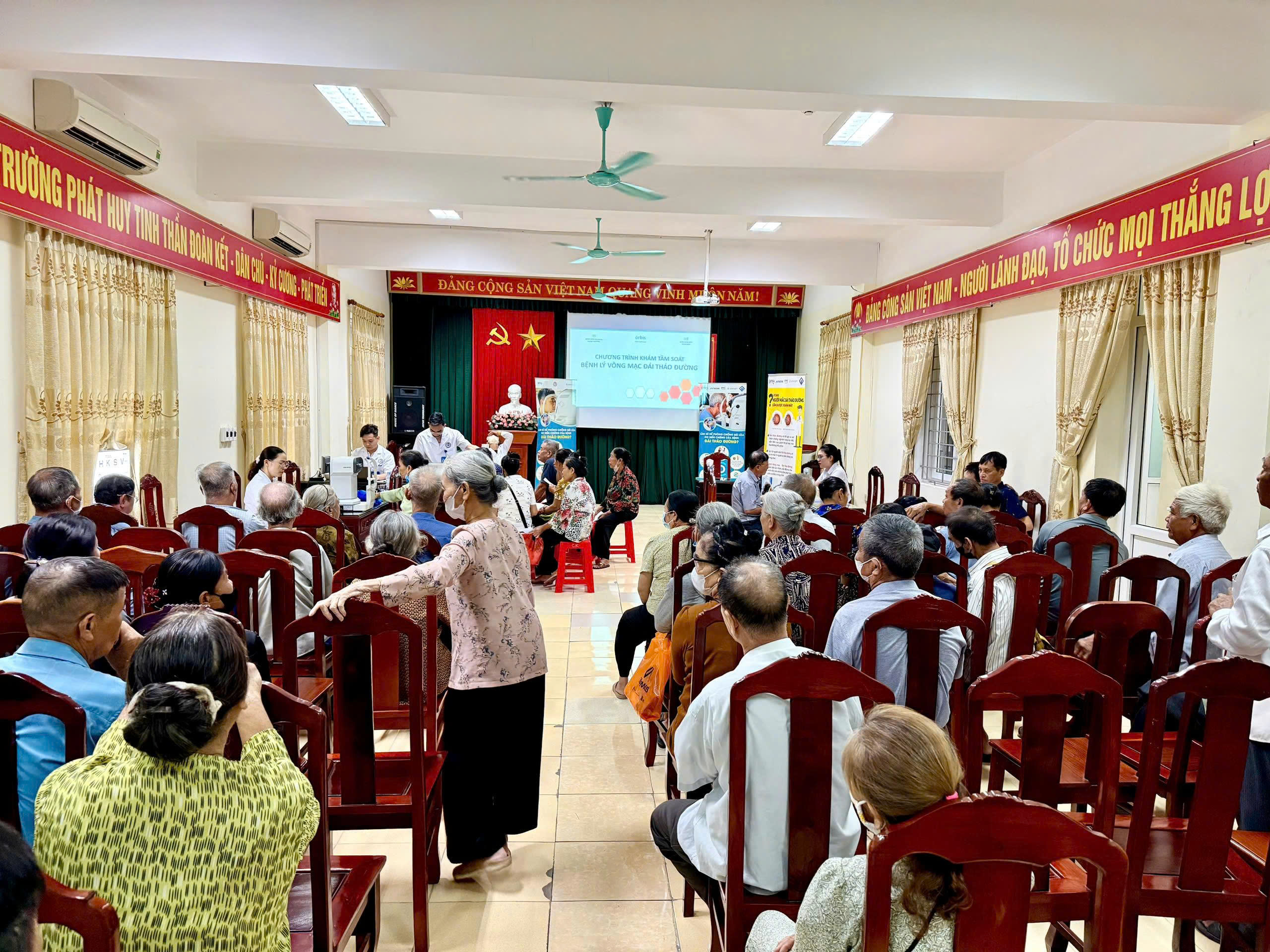 BỆNH VIỆN MẮT NAM ĐỊNH TỔ CHỨC KHÁM SÀNG LỌC BỆNH VÕNG MẠC ĐÁI THÁO ĐƯỜNG VÀ TƯ VẤN SỨC KHỎE MẮT TẠI BỆNH VIỆN ĐA KHOA XUÂN TRƯỜNG