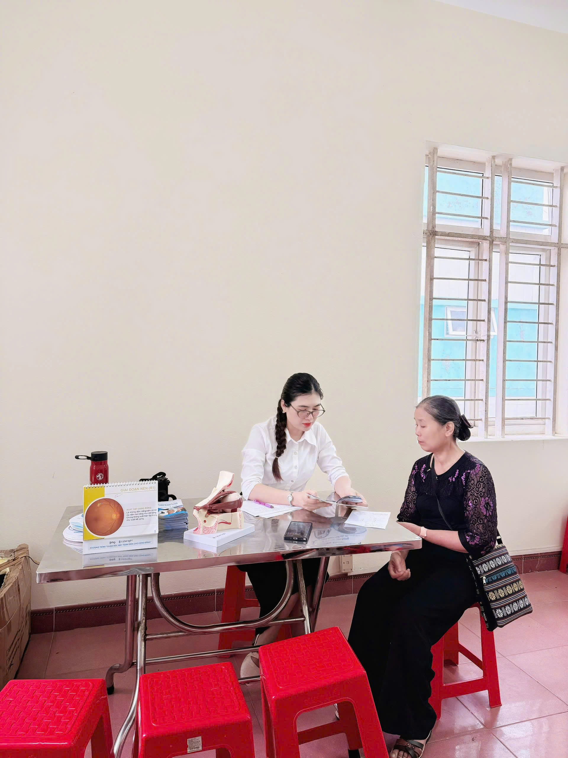 BỆNH VIỆN MẮT NAM ĐỊNH TỔ CHỨC KHÁM SÀNG LỌC BỆNH VÕNG MẠC ĐÁI THÁO ĐƯỜNG VÀ TƯ VẤN SỨC KHỎE MẮT TẠI BỆNH VIỆN ĐA KHOA Ý YÊN