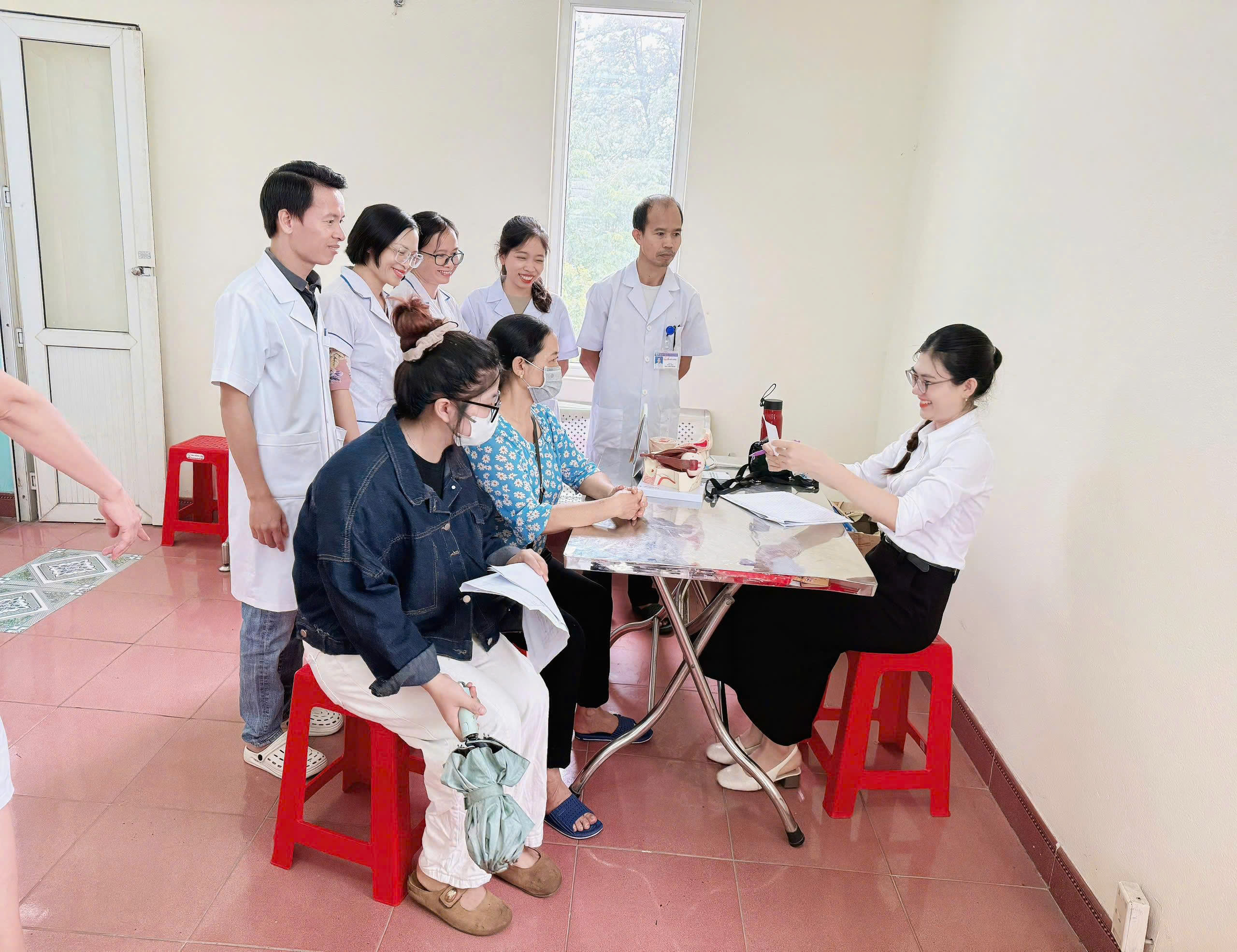 BỆNH VIỆN MẮT NAM ĐỊNH TỔ CHỨC KHÁM SÀNG LỌC BỆNH VÕNG MẠC ĐÁI THÁO ĐƯỜNG VÀ TƯ VẤN SỨC KHỎE MẮT TẠI BỆNH VIỆN ĐA KHOA Ý YÊN