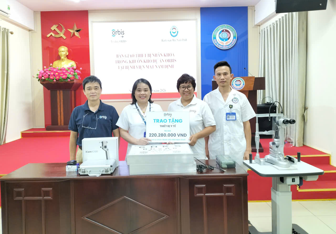 BỆNH VIỆN MẮT NAM ĐỊNH TIẾP NHẬN TRANG THIẾT BỊ NHÃN KHOA DO TỔ CHỨC ORBIS TÀI TRỢ