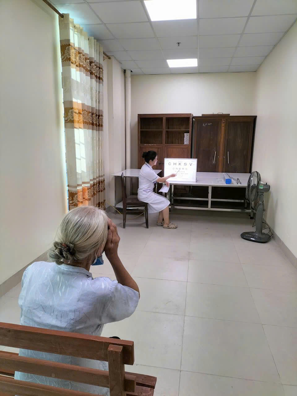 Bệnh viện Mắt Nam Định tổ chức khám sàng lọc bệnh võng mạc đái tháo đường và tư vấn mắt tại BVĐK Thành Nam