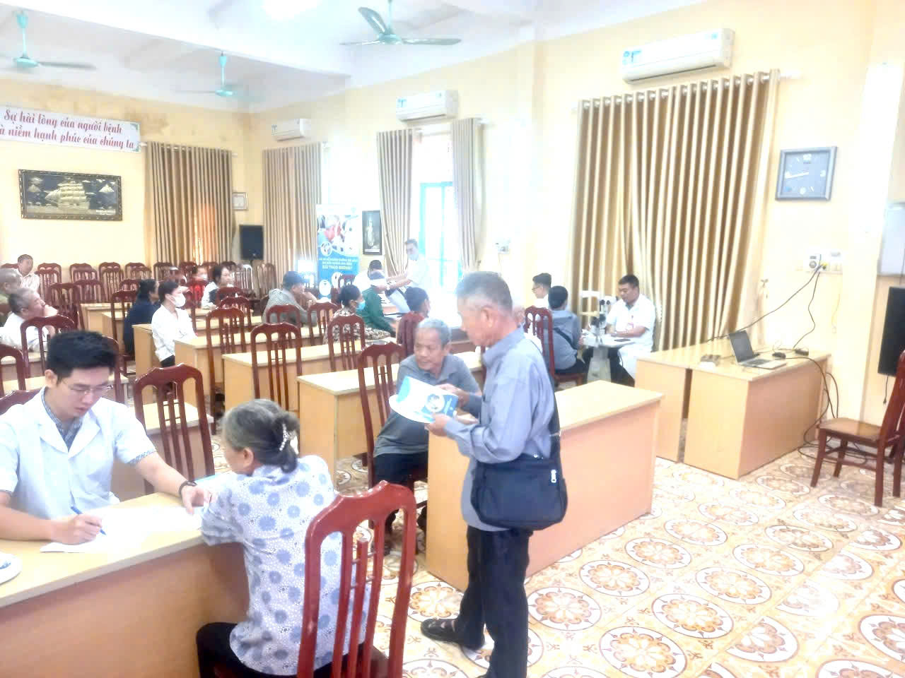 BỆNH VIỆN MẮT NAM ĐỊNH TỔ CHỨC TẦM SOÁT BỆNH VÕNG MẠC ĐÁI THÁO ĐƯỜNG VÀ TƯ VẤN SỨC KHỎE MẮT TẠI BVĐK NGHĨA HƯNG
