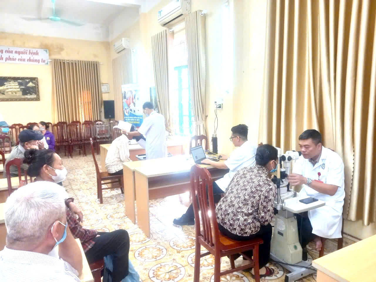 BỆNH VIỆN MẮT NAM ĐỊNH TỔ CHỨC TẦM SOÁT BỆNH VÕNG MẠC ĐÁI THÁO ĐƯỜNG VÀ TƯ VẤN SỨC KHỎE MẮT TẠI BVĐK NGHĨA HƯNG