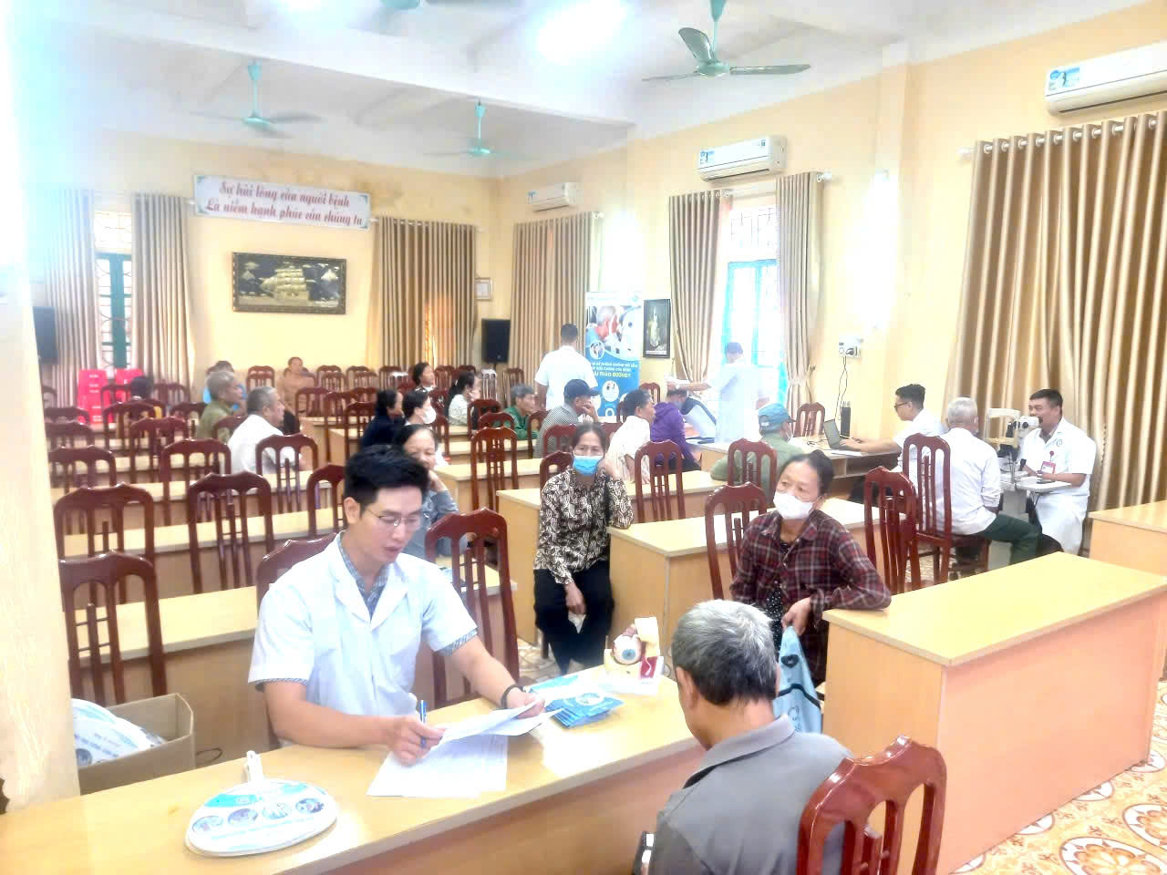 BỆNH VIỆN MẮT NAM ĐỊNH TỔ CHỨC TẦM SOÁT BỆNH VÕNG MẠC ĐÁI THÁO ĐƯỜNG VÀ TƯ VẤN SỨC KHỎE MẮT TẠI BVĐK NGHĨA HƯNG