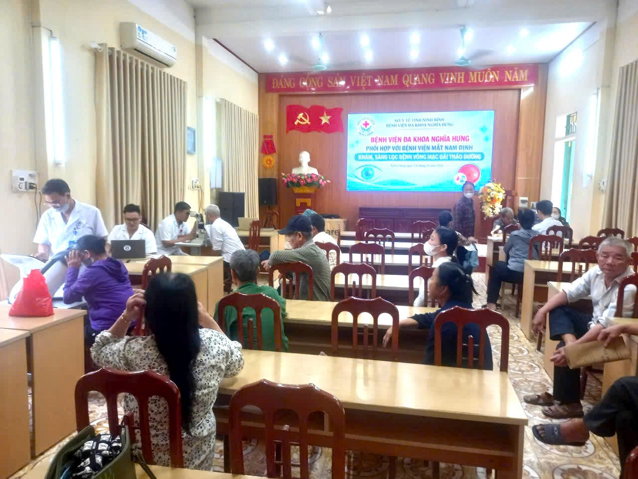 BỆNH VIỆN MẮT NAM ĐỊNH TỔ CHỨC TẦM SOÁT BỆNH VÕNG MẠC ĐÁI THÁO ĐƯỜNG VÀ TƯ VẤN SỨC KHỎE MẮT TẠI BVĐK NGHĨA HƯNG