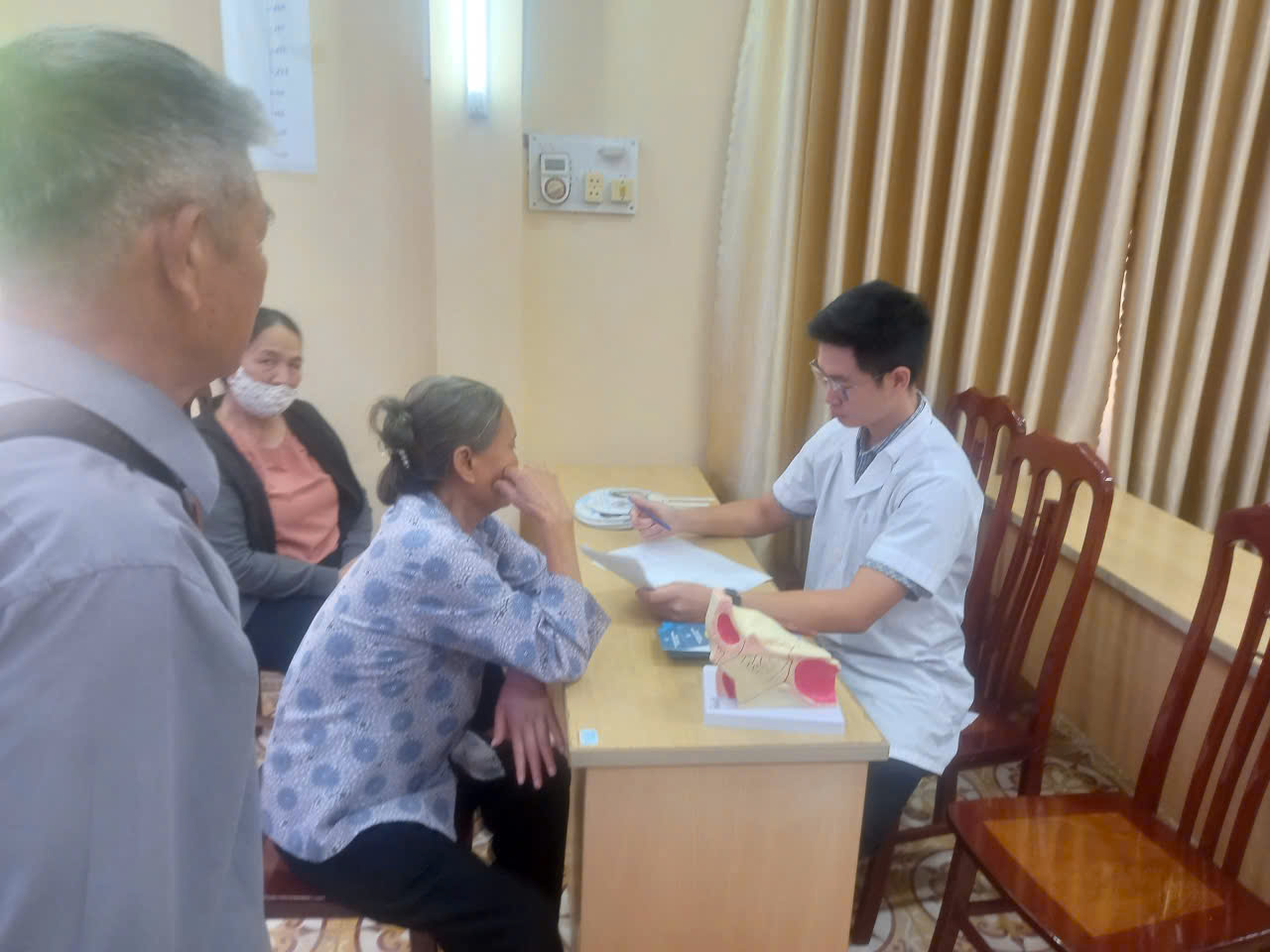 BỆNH VIỆN MẮT NAM ĐỊNH TỔ CHỨC TẦM SOÁT BỆNH VÕNG MẠC ĐÁI THÁO ĐƯỜNG VÀ TƯ VẤN SỨC KHỎE MẮT TẠI BVĐK NGHĨA HƯNG