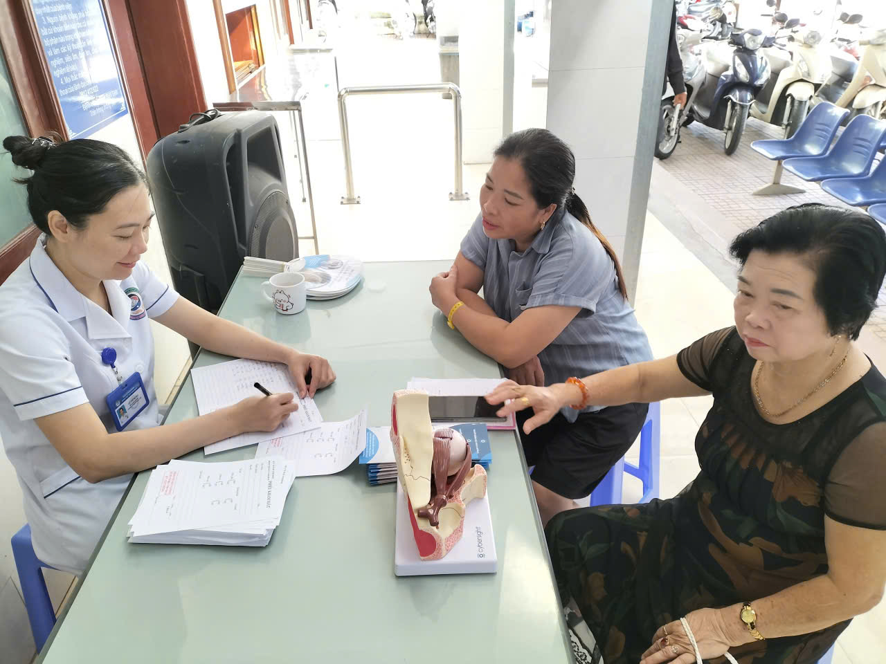 BỆNH VIỆN MẮT NAM ĐỊNH TỔ CHỨC KHÁM SÀNG LỌC BỆNH VÕNG MẠC ĐÁI THÁO ĐƯỜNG VÀ TƯ VẤN MẮT TẠI BỆNH VIỆN NỘI TIẾT NAM ĐỊNH